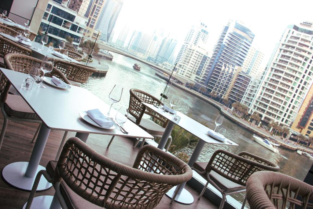 https://golftravelpeople.com/wp-content/uploads/2023/07/Dubai-Intercontinental-Hotel-Dubai-Marina-20.jpg