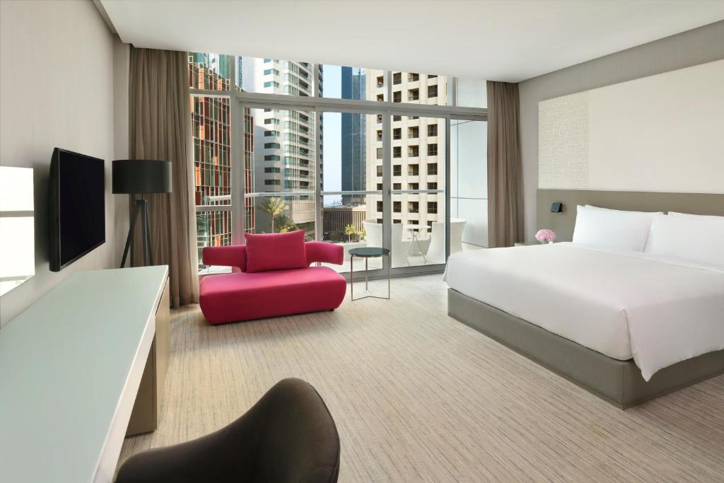 https://golftravelpeople.com/wp-content/uploads/2023/07/Dubai-Intercontinental-Hotel-Dubai-Marina-35.jpg