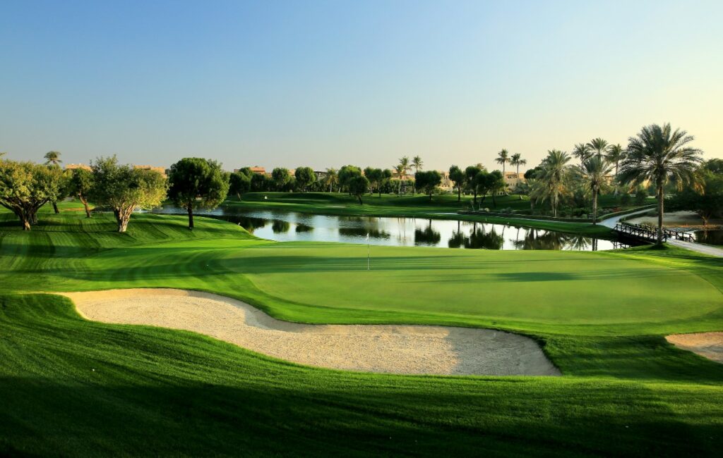 https://golftravelpeople.com/wp-content/uploads/2023/07/Emirates-Golf-Club-Majlis-Course-Dubai-1024x650.jpg
