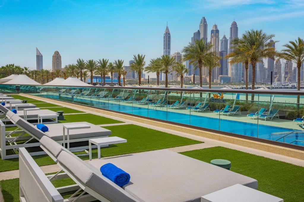 https://golftravelpeople.com/wp-content/uploads/2023/07/Hilton-Dubai-Palm-Jumeirah-13.jpg