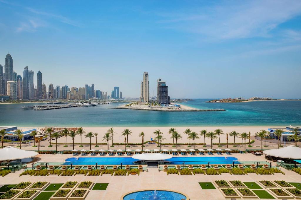 https://golftravelpeople.com/wp-content/uploads/2023/07/Hilton-Dubai-Palm-Jumeirah-17.jpg