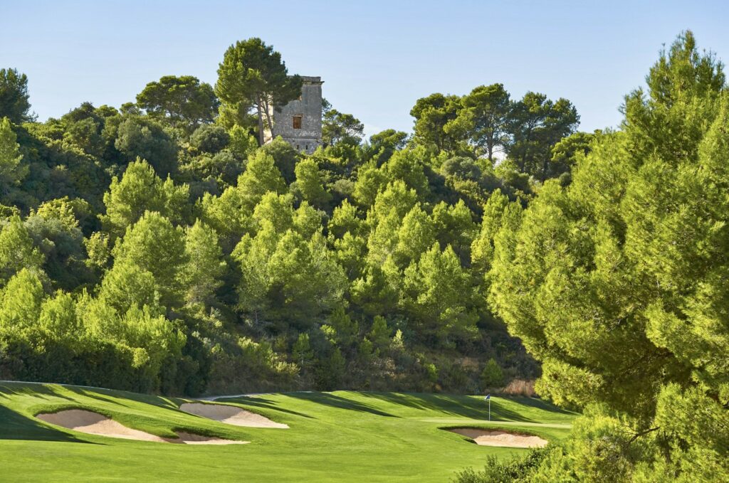 https://golftravelpeople.com/wp-content/uploads/2023/07/Infinitum-Ruins-Golf-Course-Costa-Daurada-4-1024x679.jpg