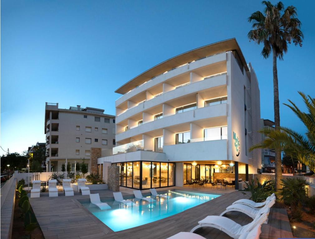 Instants Boutique Hotel 4*