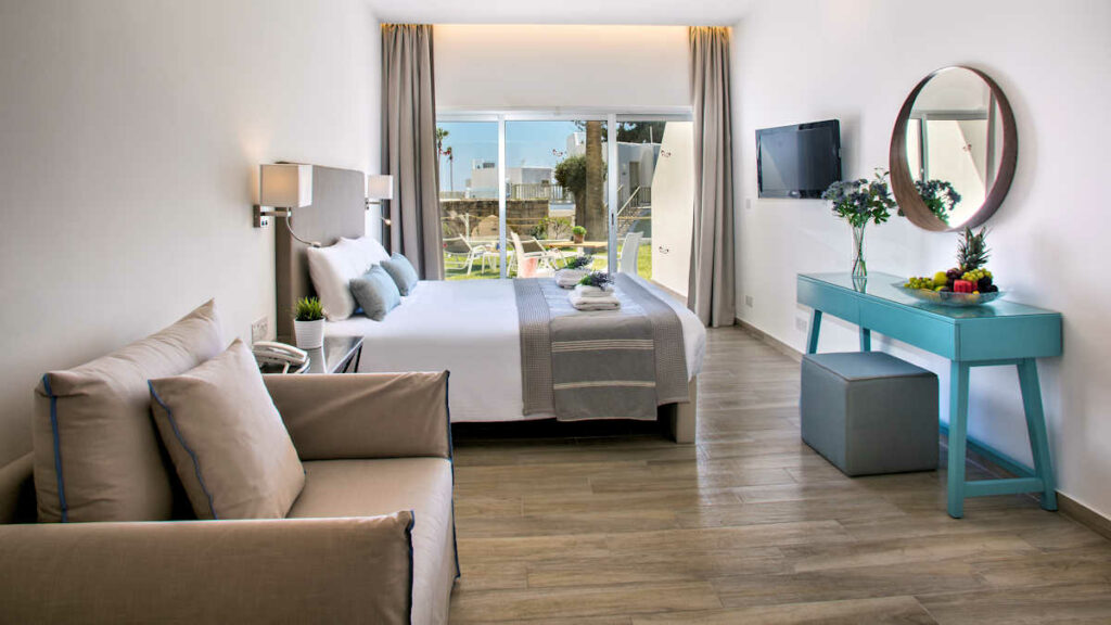 https://golftravelpeople.com/wp-content/uploads/2023/07/Leonardo-Plaza-Cypria-Maris-Beach-Paphos-Cyprus-Bedrooms-and-Suites-12-1024x576.jpg
