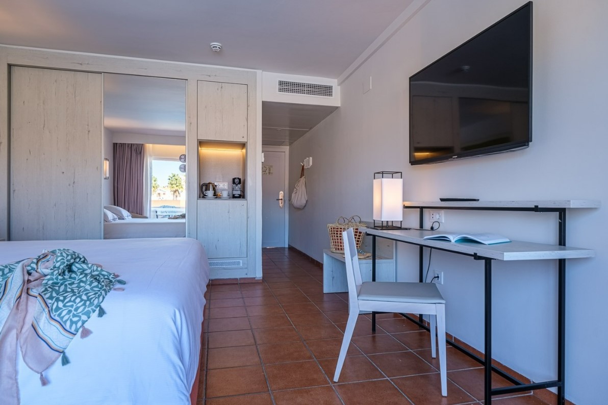 Hotel Oassium at Estival Park 4*