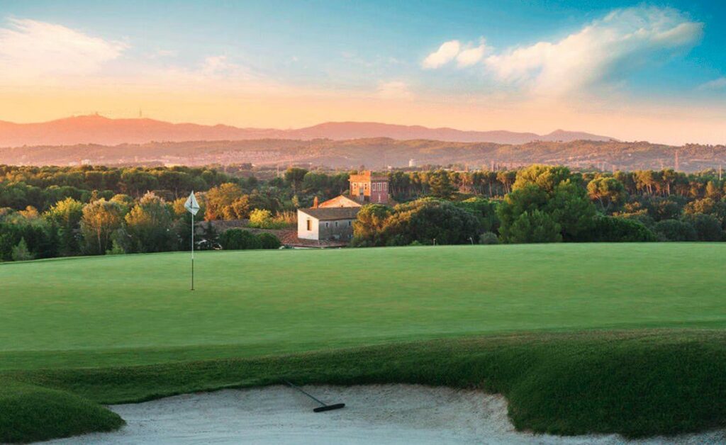 https://golftravelpeople.com/wp-content/uploads/2023/07/Real-Club-de-Golf-el-Prat-Barcelona-10-1024x628.jpg