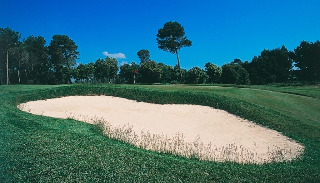 https://golftravelpeople.com/wp-content/uploads/2023/07/Real-Club-de-Golf-el-Prat-Barcelona-13-1024x587.jpg