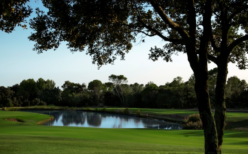 https://golftravelpeople.com/wp-content/uploads/2023/07/Real-Club-de-Golf-el-Prat-Barcelona-17.jpg