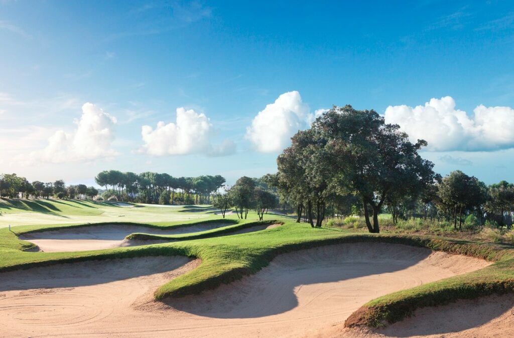 https://golftravelpeople.com/wp-content/uploads/2023/07/Real-Club-de-Golf-el-Prat-Barcelona-7-1024x675.jpg