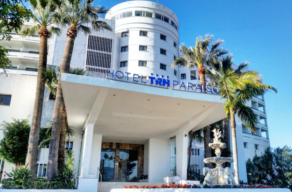 https://golftravelpeople.com/wp-content/uploads/2023/07/TRH-Paraiso-Beach-Golf-Hotel-Estepona-3-1024x675.jpg