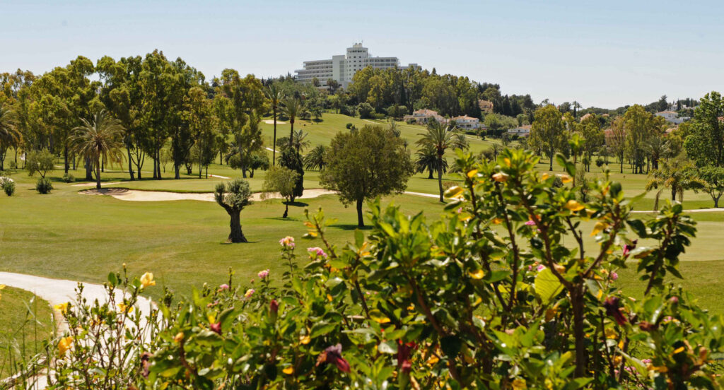 https://golftravelpeople.com/wp-content/uploads/2023/07/TRH-Paraiso-Beach-Golf-Hotel-Estepona-5-1024x552.jpg