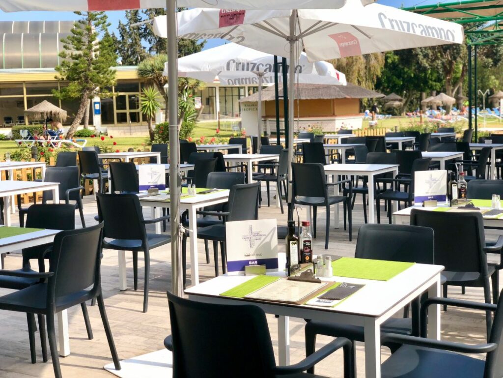 https://golftravelpeople.com/wp-content/uploads/2023/07/TRH-Paraiso-Beach-Golf-Hotel-Estepona-Resturants-Bars-8-1024x769.jpg