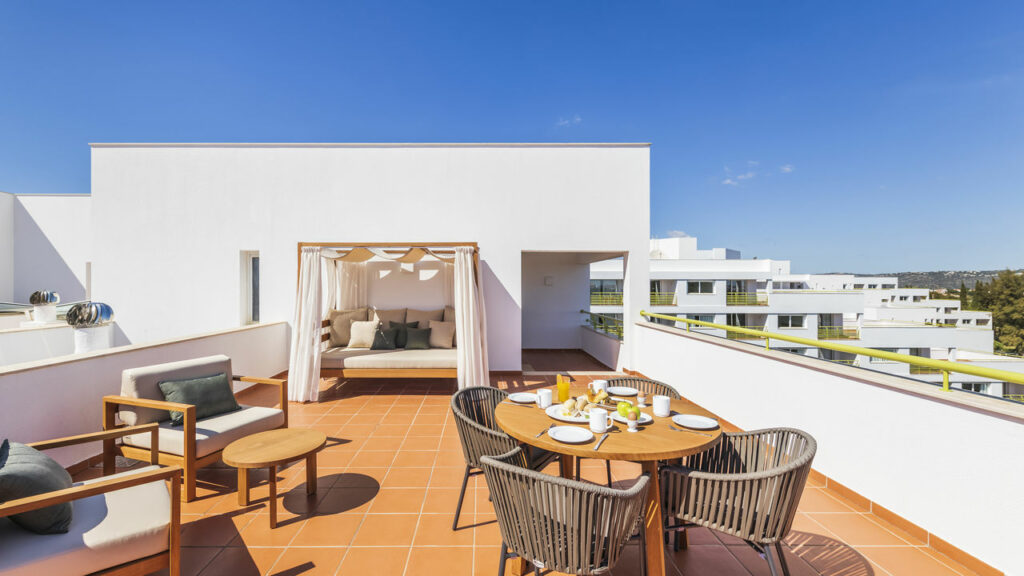 https://golftravelpeople.com/wp-content/uploads/2024/04/Patio-Suite-Hotel-Albufeira-Algarve-Portugal-Bedrooms-Apartments-Suites-14-1024x576.jpg