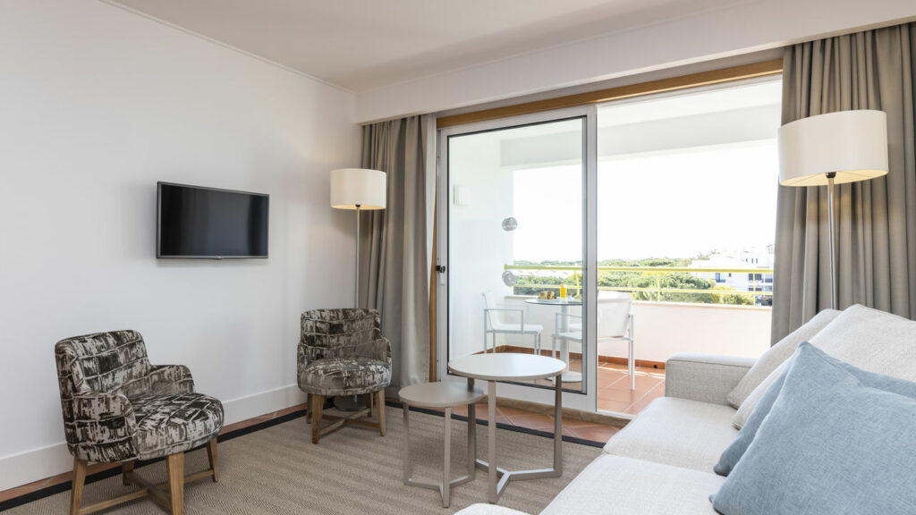 https://golftravelpeople.com/wp-content/uploads/2024/04/Patio-Suite-Hotel-Albufeira-Algarve-Portugal-Bedrooms-Apartments-Suites-7-1024x576.jpg