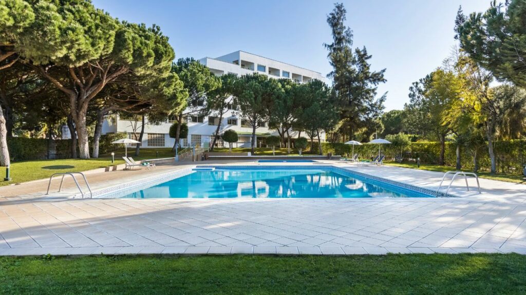https://golftravelpeople.com/wp-content/uploads/2024/04/Patio-Suite-Hotel-Albufeira-Algarve-Portugal-Swimming-Pools-Leisure-Facilities-10-1024x576.jpg