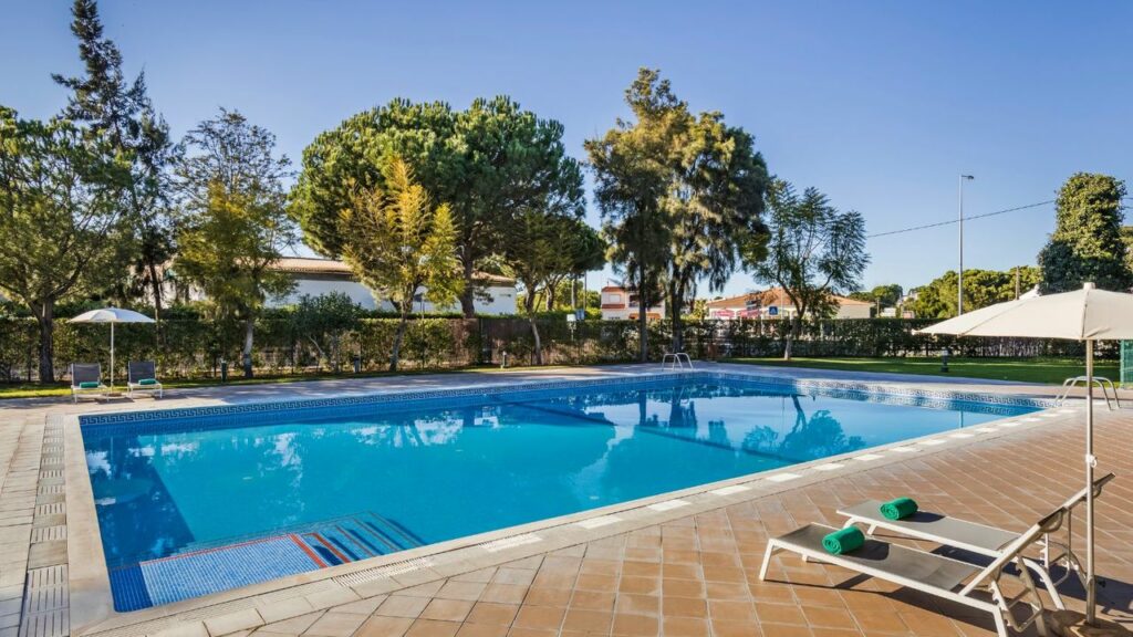 https://golftravelpeople.com/wp-content/uploads/2024/04/Patio-Suite-Hotel-Albufeira-Algarve-Portugal-Swimming-Pools-Leisure-Facilities-8-1024x576.jpg