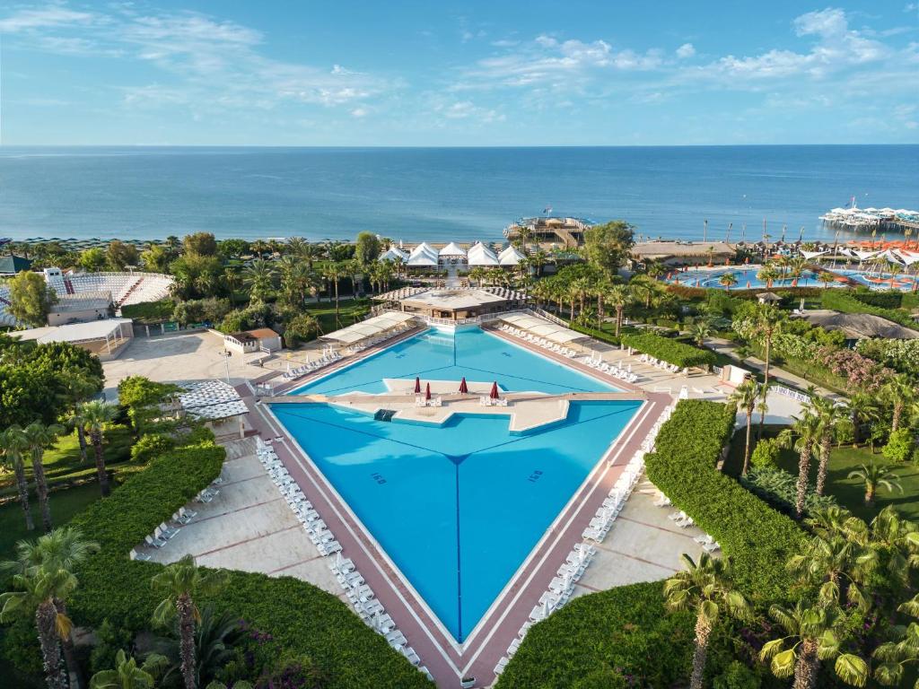 https://golftravelpeople.com/wp-content/uploads/2024/09/Kaya-Belek-Hotel-Swimming-Pools-and-Leisure-Facilities-2.jpg