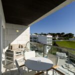 https://golftravelpeople.com/wp-content/uploads/2024/10/Crowne-Plaza-Caparica-Lisbon-Hotel-Bedrooms-Suites-and-Apartments-29-150x150.jpg