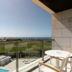 https://golftravelpeople.com/wp-content/uploads/2024/10/Crowne-Plaza-Caparica-Lisbon-Hotel-Bedrooms-Suites-and-Apartments-37-150x150.jpg