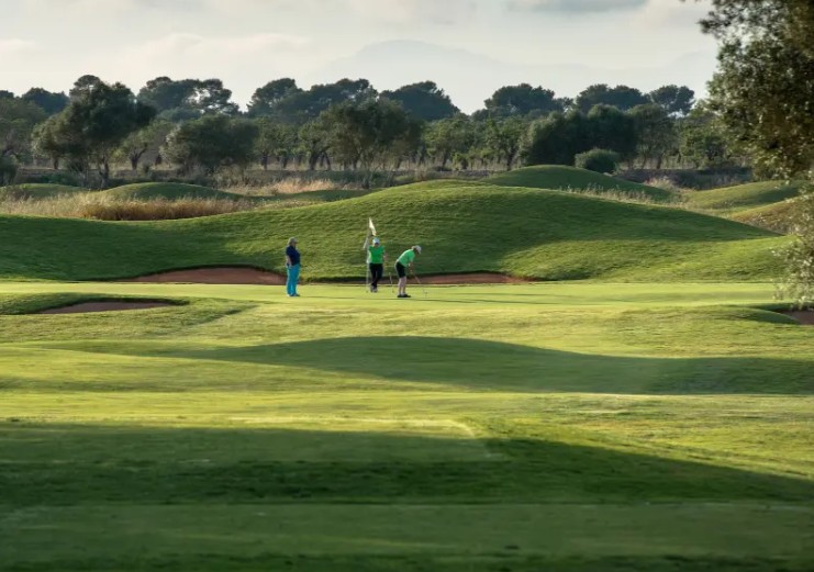 https://golftravelpeople.com/wp-content/uploads/2025/11/Golf-Son-Antem-West-5.jpg