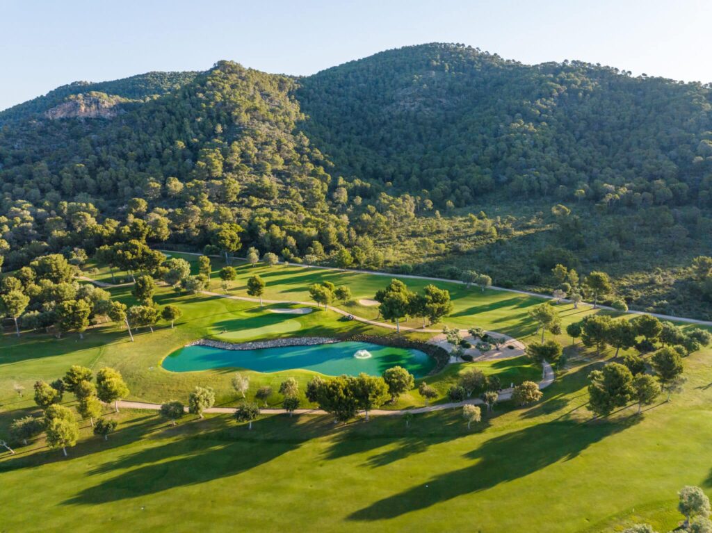 https://golftravelpeople.com/wp-content/uploads/2025/11/Golf-Son-Servera-Mallorca-1-1024x767.jpg
