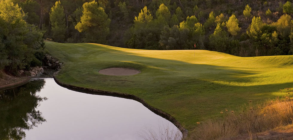 https://golftravelpeople.com/wp-content/uploads/2025/11/Real-Golf-Bendinat-Mallorca-bunker-jpg.jpg