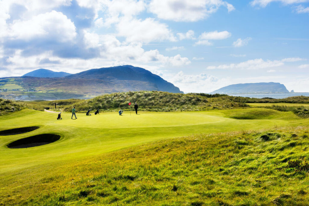 https://golftravelpeople.com/wp-content/uploads/2025/12/Ballyliffin-Golf-Course_TI72KP2-1024x684.jpg