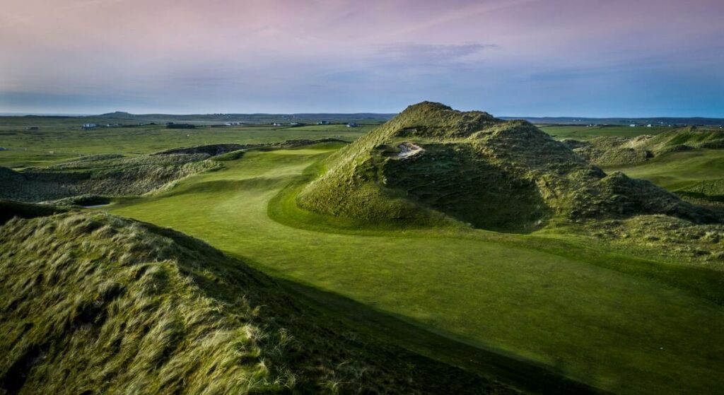 https://golftravelpeople.com/wp-content/uploads/2025/12/Carne-Golf-Links-Belmullet-Co-Mayo_TI718NO-1024x559.jpg