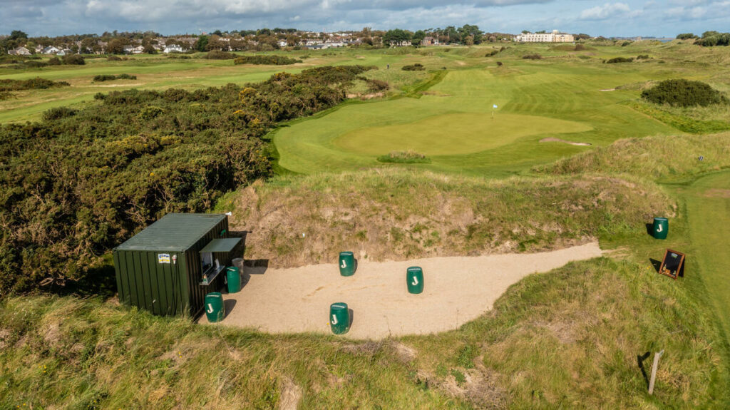 https://golftravelpeople.com/wp-content/uploads/2025/12/Portmarnock-Resort-and-Jameson-Golf-Links-Portmarnock-Co-Dublin_TI711RO-1024x575.jpg