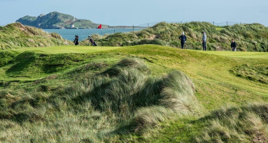 https://golftravelpeople.com/wp-content/uploads/2025/12/Portmarnock-Resort-and-Jameson-Golf-Links-Portmarnock-Co-Dublin_TI711WU-1024x545.jpg