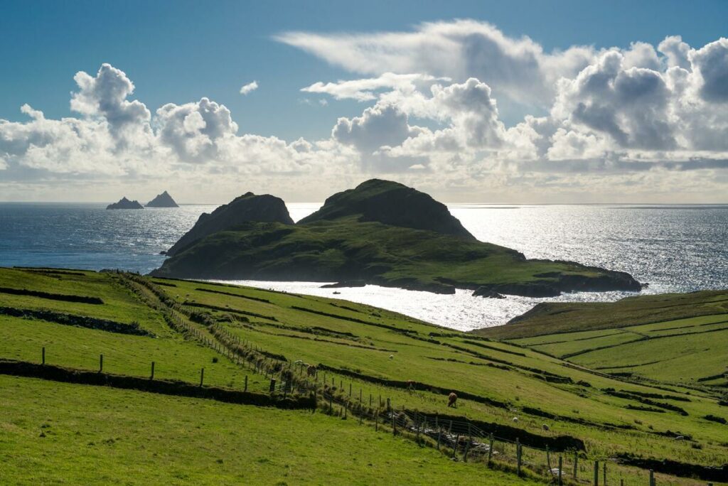 https://golftravelpeople.com/wp-content/uploads/2025/12/Skellig-Islands-Co-Kerry_TI72IOF-1024x684.jpg