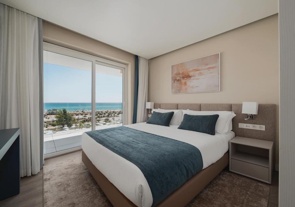 https://golftravelpeople.com/wp-content/uploads/2026/01/Dom-Pedro-Residences-Vilamoura-Rooms-Apartments-Suites-17.jpg