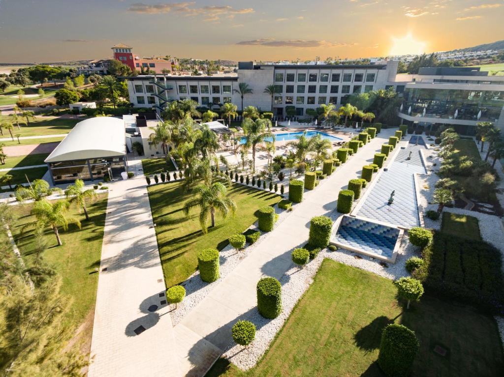 La Finca Resort 5*
