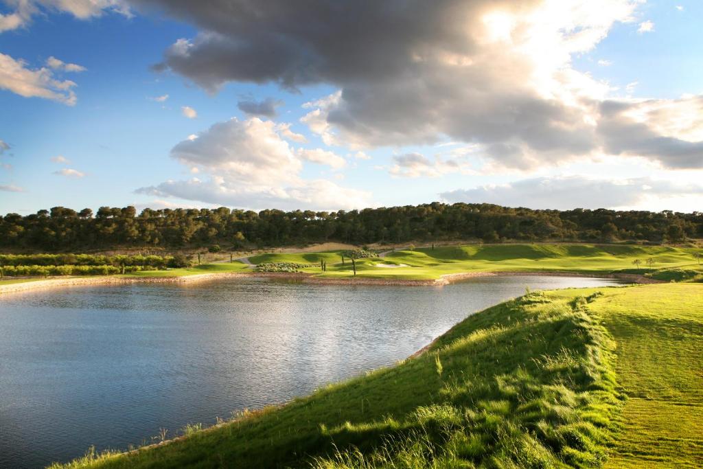 Las Colinas Golf & Country Club