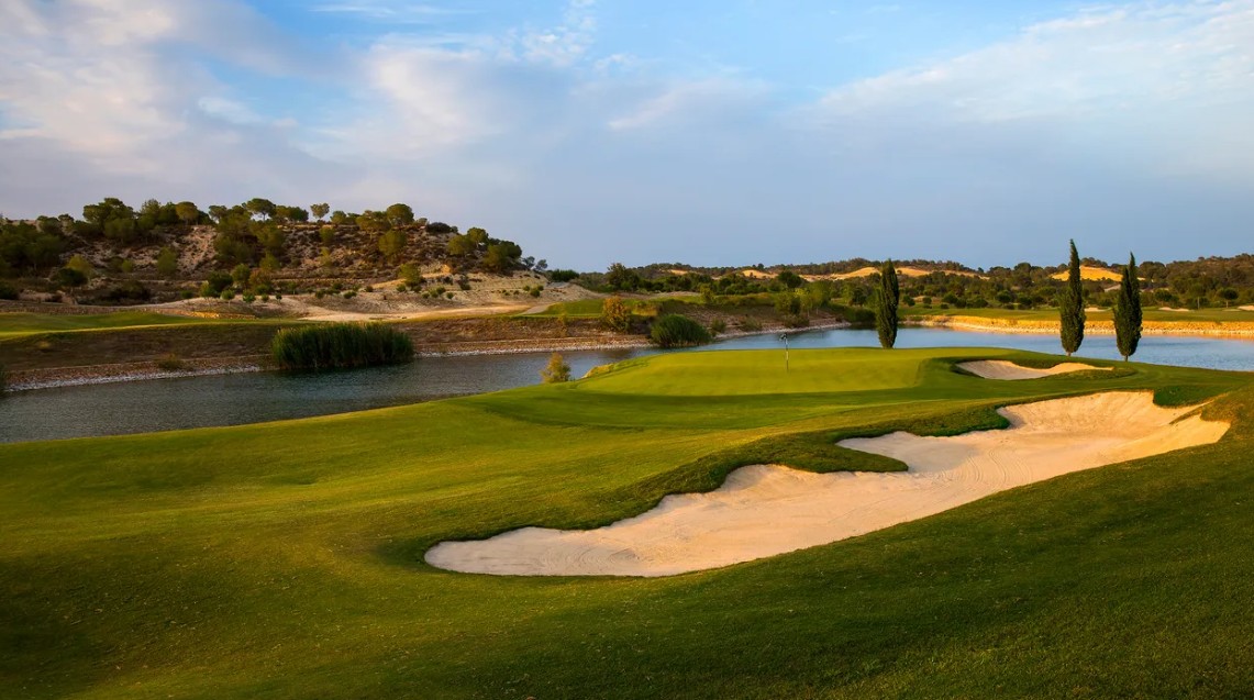 Las Colinas Golf & Country Club