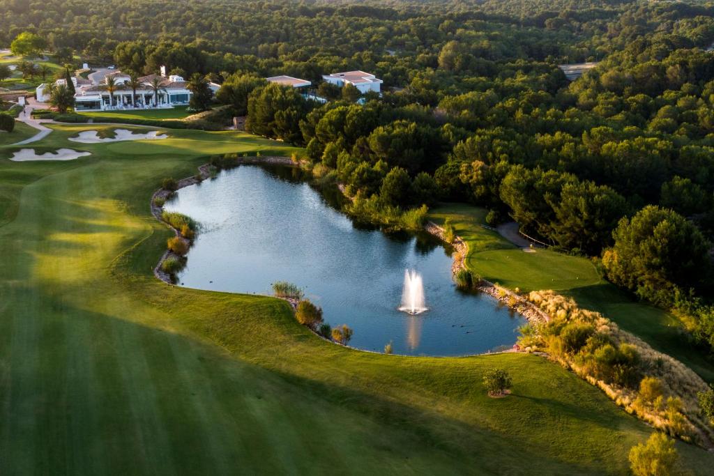Las Colinas Golf & Country Club 4*